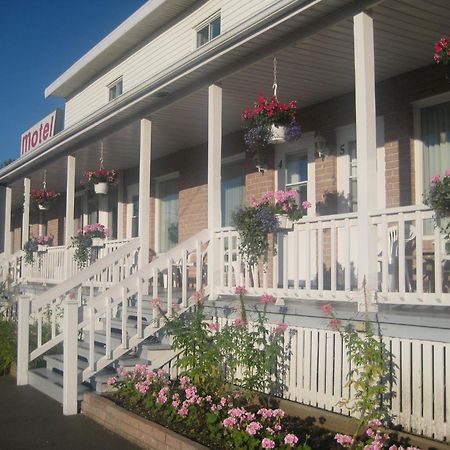 Motel Au Vieux Piloteux Riviere-du-Loup Bagian luar foto