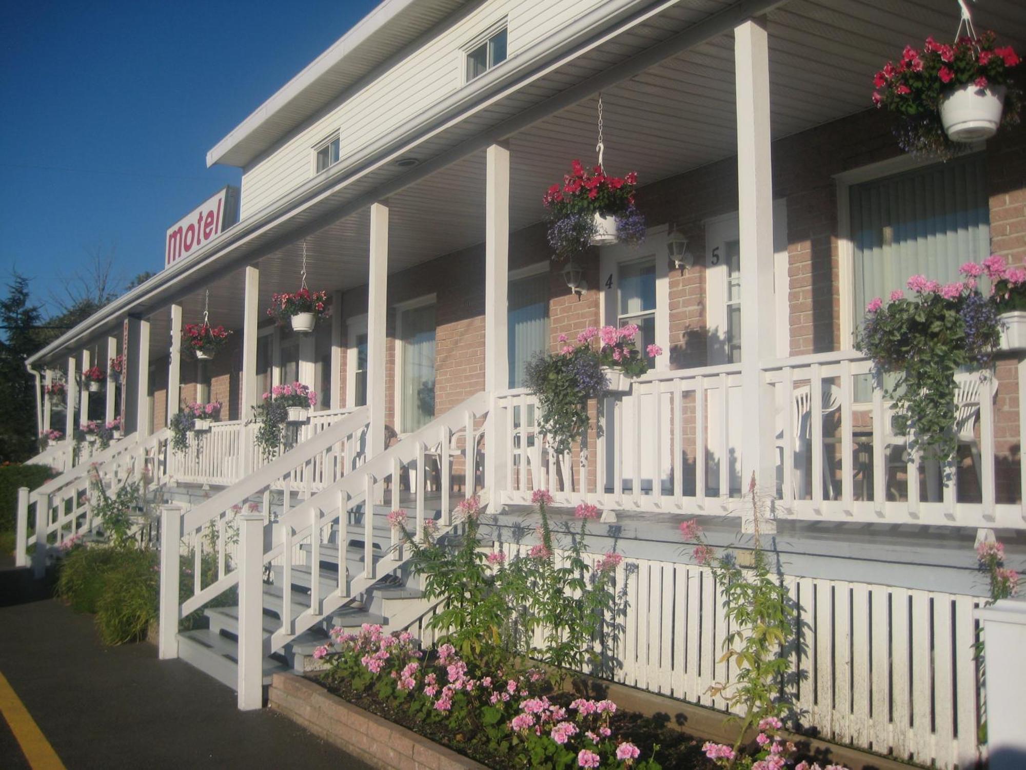 Motel Au Vieux Piloteux Riviere-du-Loup Bagian luar foto
