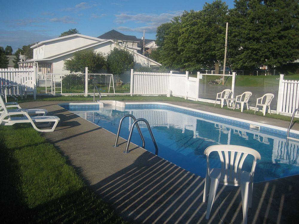 Motel Au Vieux Piloteux Riviere-du-Loup Bagian luar foto